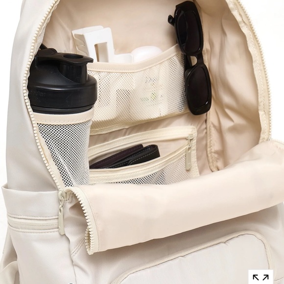 Buff bunny  sports bag with laptop carrier - Picture 12 of 15